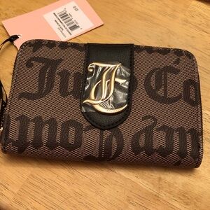 Juicy Couture Taupe Dark Brown Over Stated Juicy Multi Compartment ZA Wallet NWT